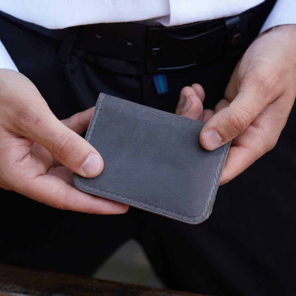 Coffret cadeau : pochette permis de conduire + porte-clés en cuir