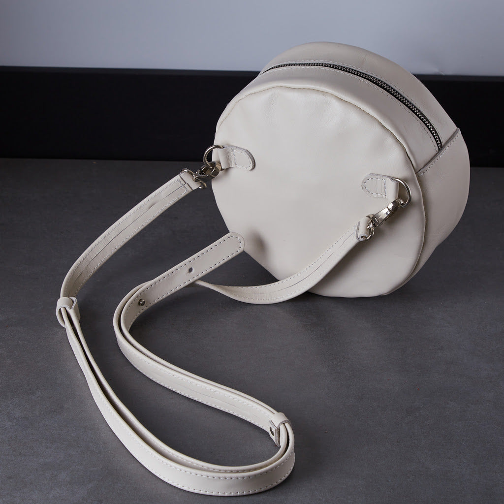New Harley kulatá crossbody kabelka z kůže Gallant a Aksa