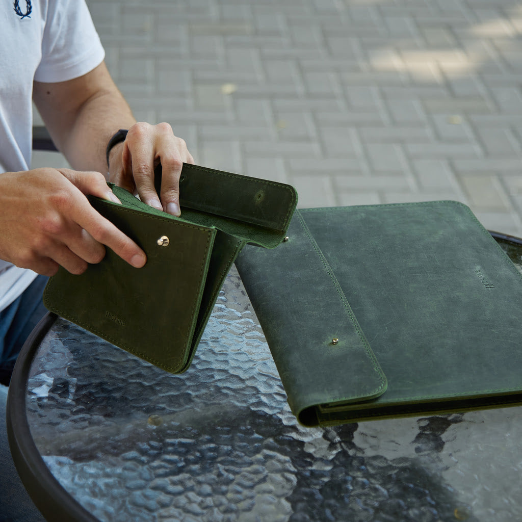 Dárková sada: Neat obal na notebook + Keep organizér kabelů