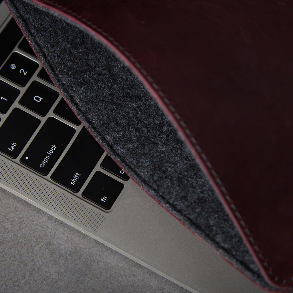 Husă verticală pentru laptop din piele Mosaic Port