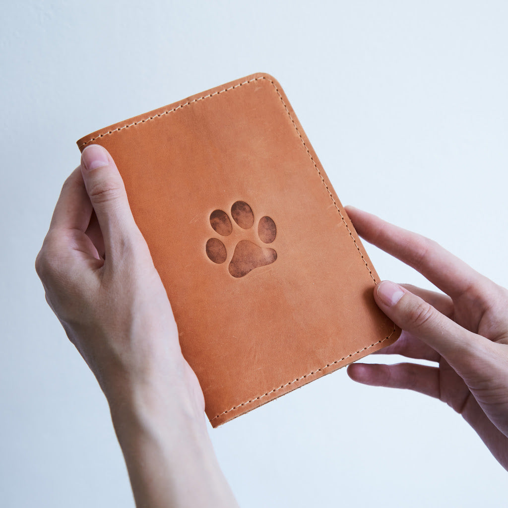 Kožený obal na veterinární pas Paw