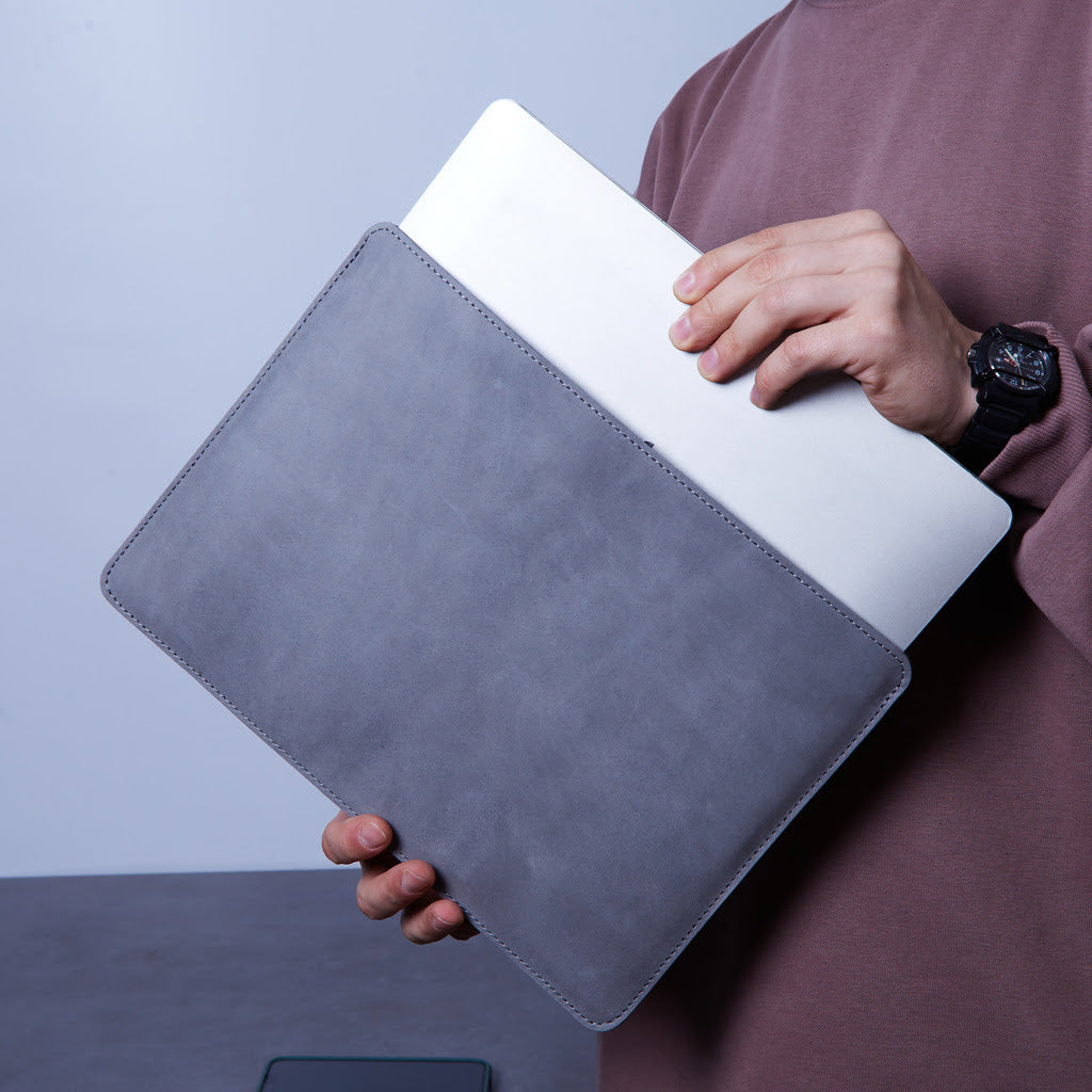 Kožený obal na MacBook s plstěnou podšívkou — Gamma Plus