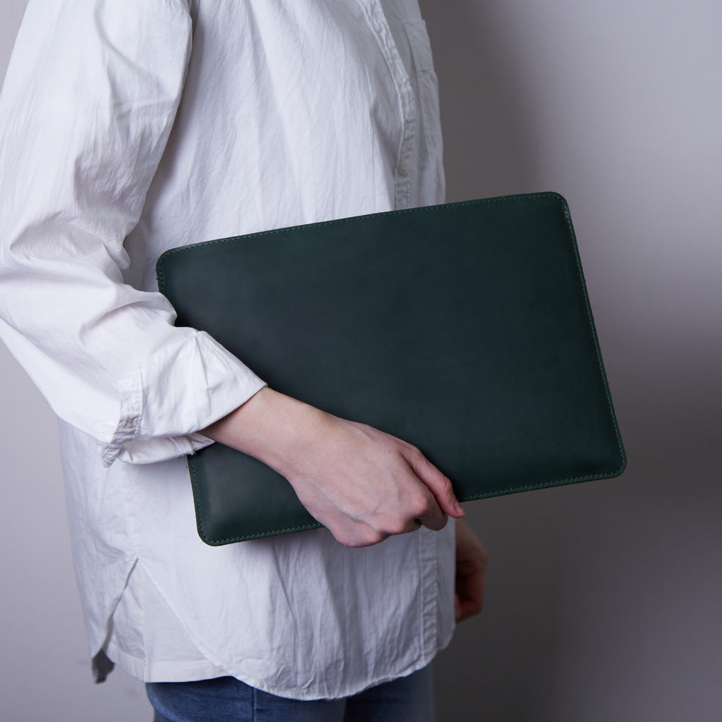 Kožený obal na MacBook s plstěnou podšívkou — Gamma Plus