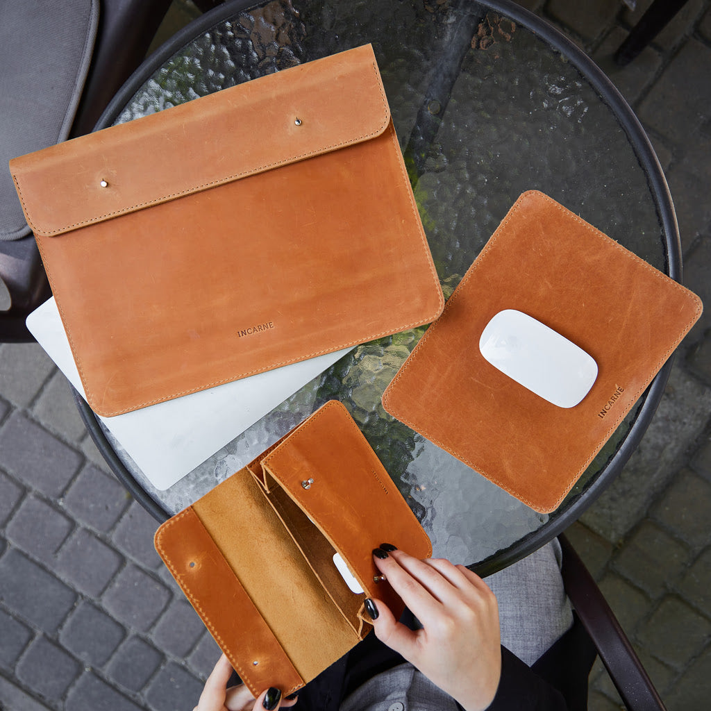 Dárková sada: Neat obal na notebook + Keep organizér kabelů + Word podložka pod myš