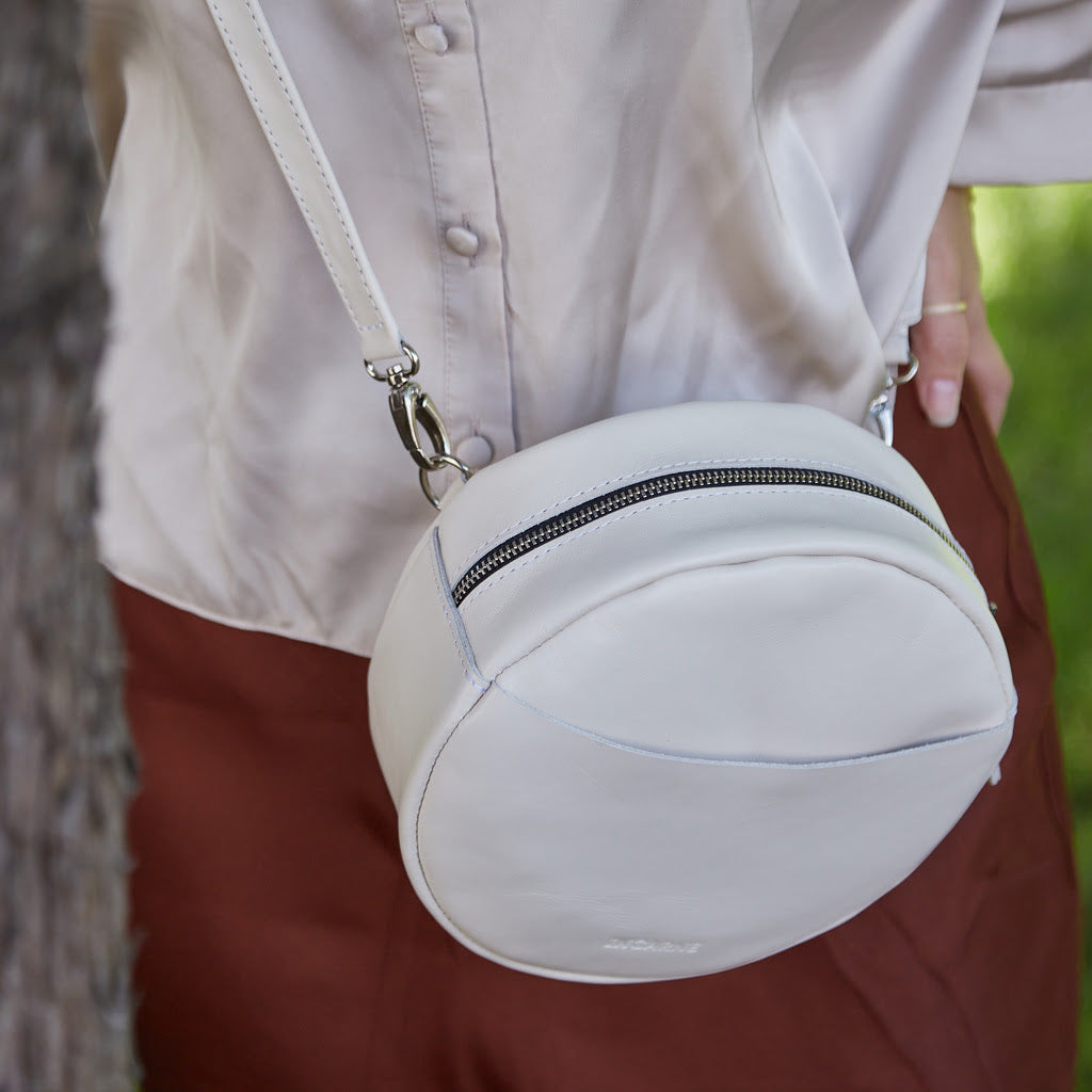 New Harley kulatá crossbody kabelka z kůže Gallant a Aksa