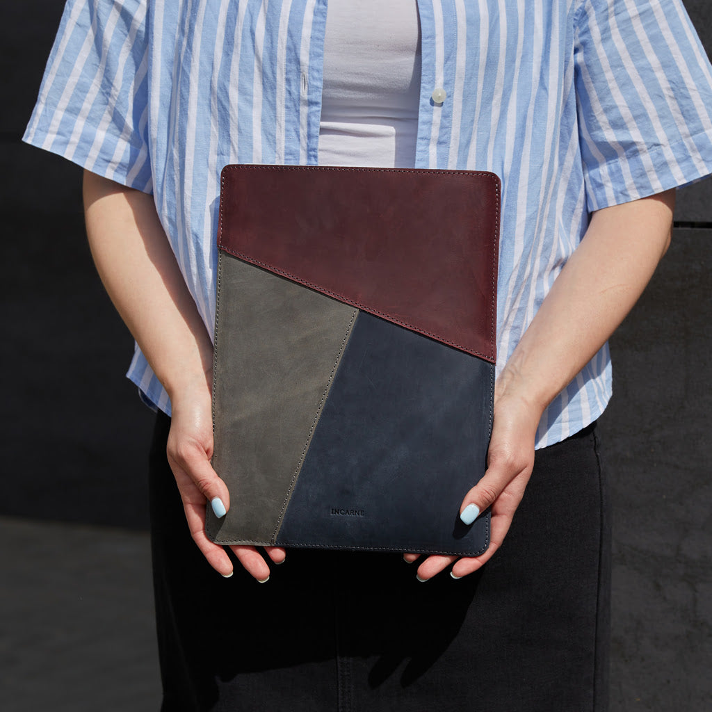 Husă verticală pentru laptop din piele Mosaic Port