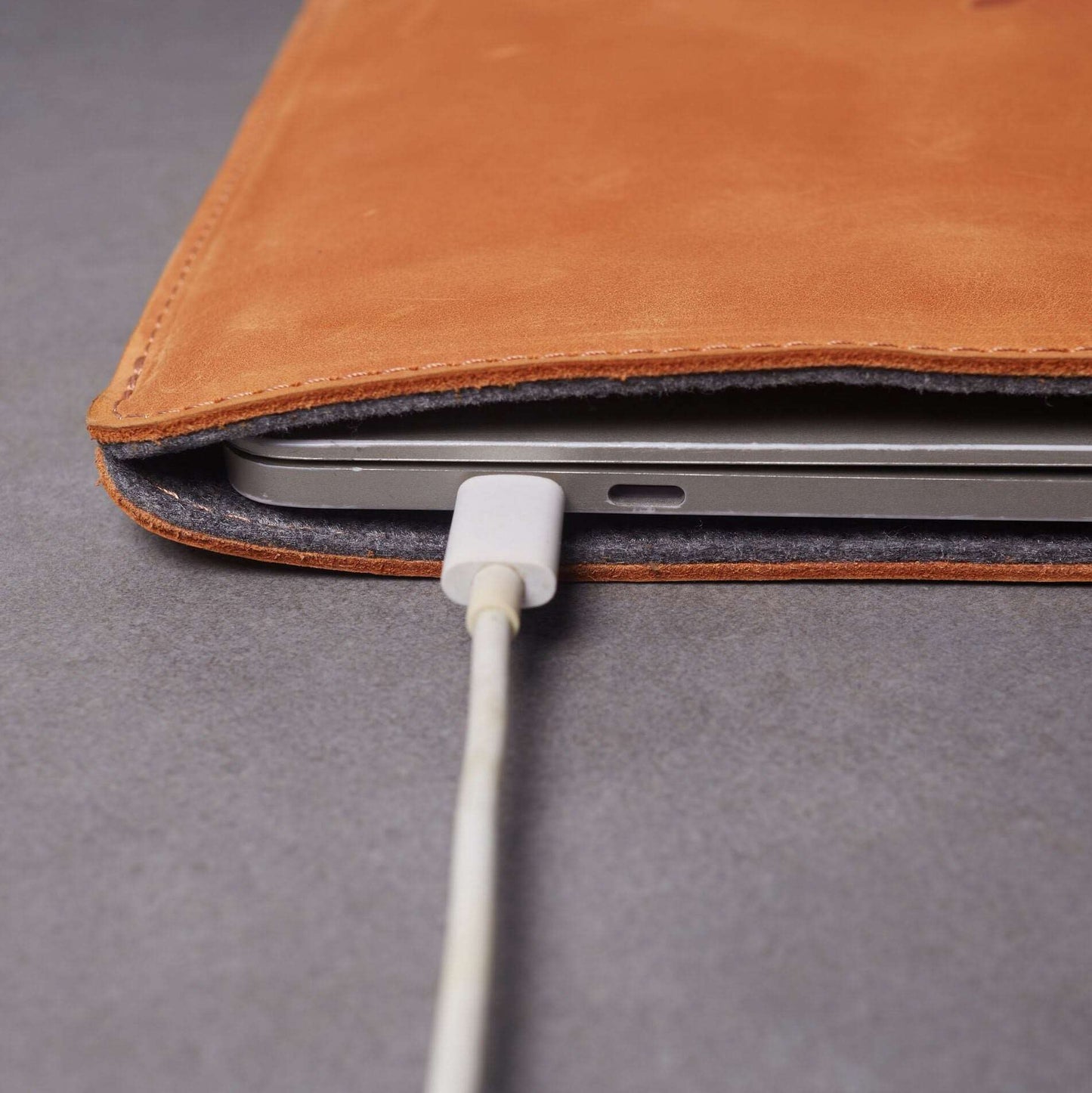 Free Port Plus Kožený obal na tablet s plstěnou podšívkou