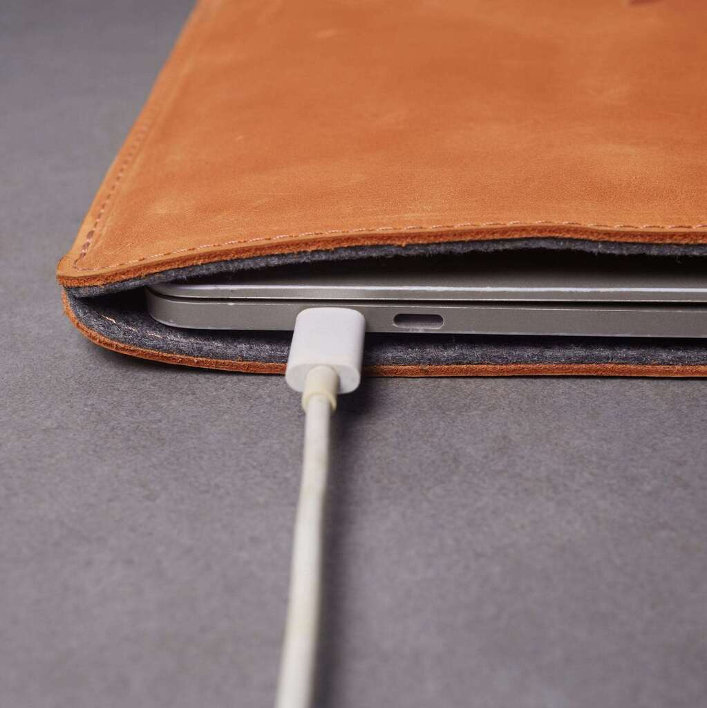 Free Port Plus Kožené pouzdro na notebook