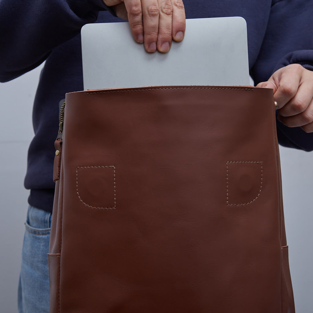 Batoh Unia na notebook v klasické kůži