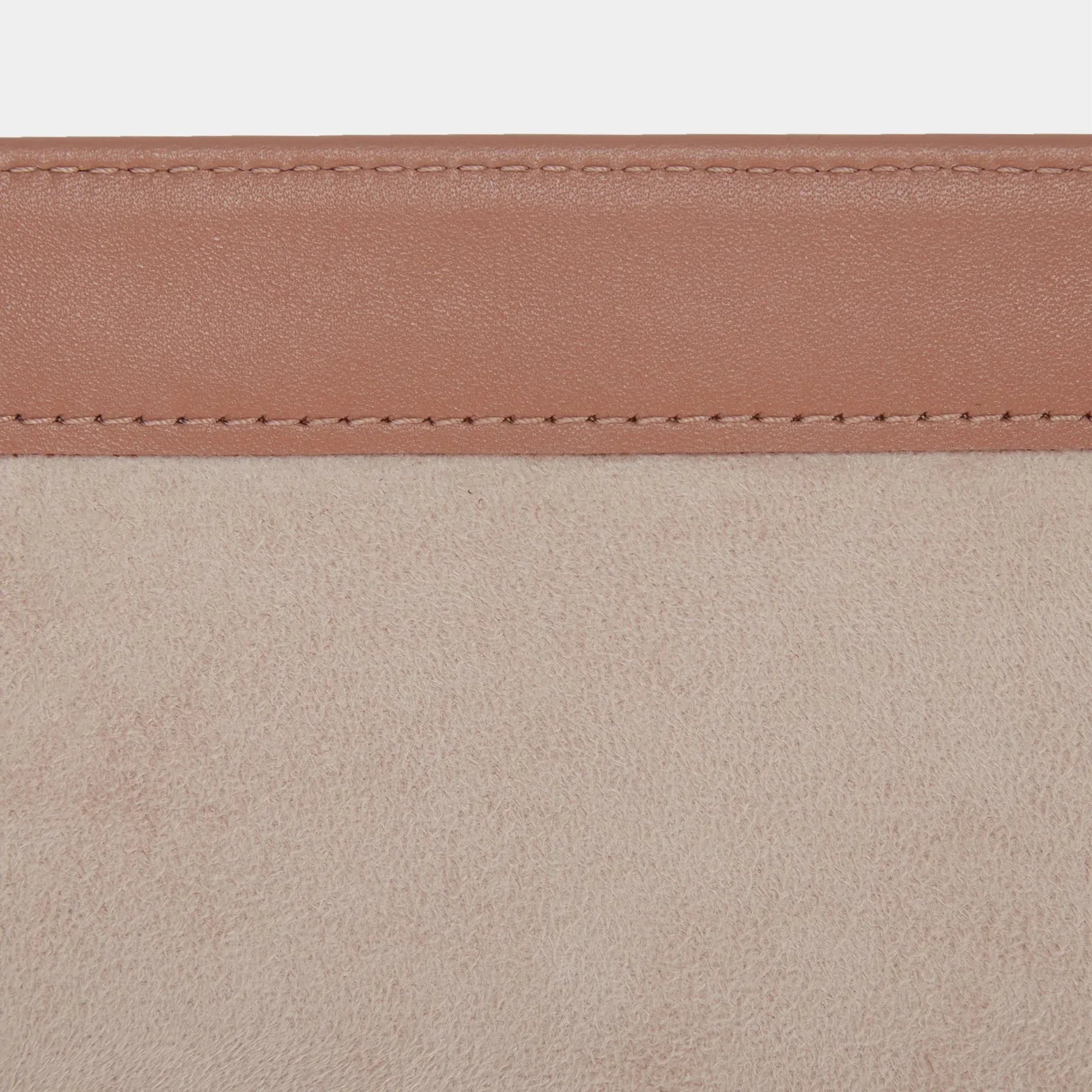 Kožené pouzdro na MacBook ClineUp z Crazy Horse kůže – zámek | Essetia