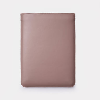 Kožené pouzdro na MacBook ClineUp z Crazy Horse kůže – boční pohled | Essetia