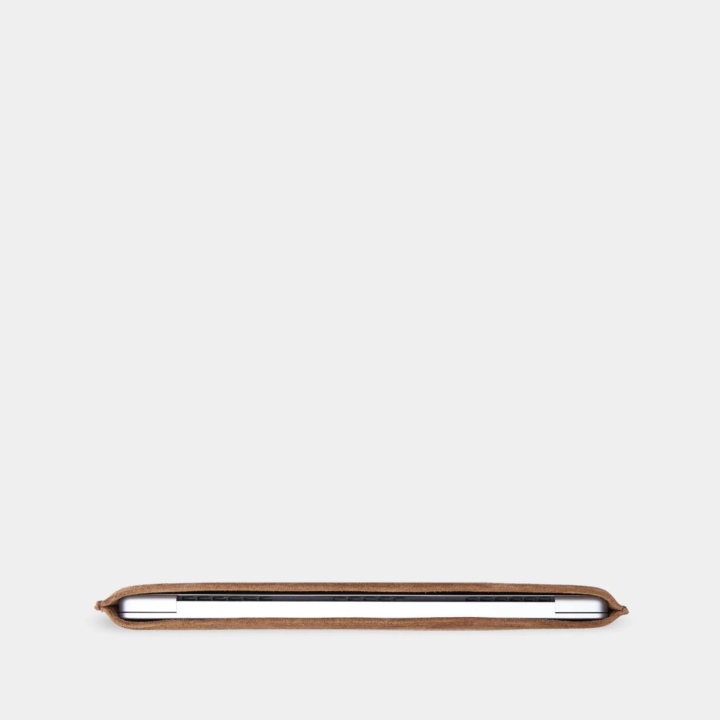 Kožené pouzdro na MacBook Cline z Crazy Horse kůže – lifestyle | Essetia