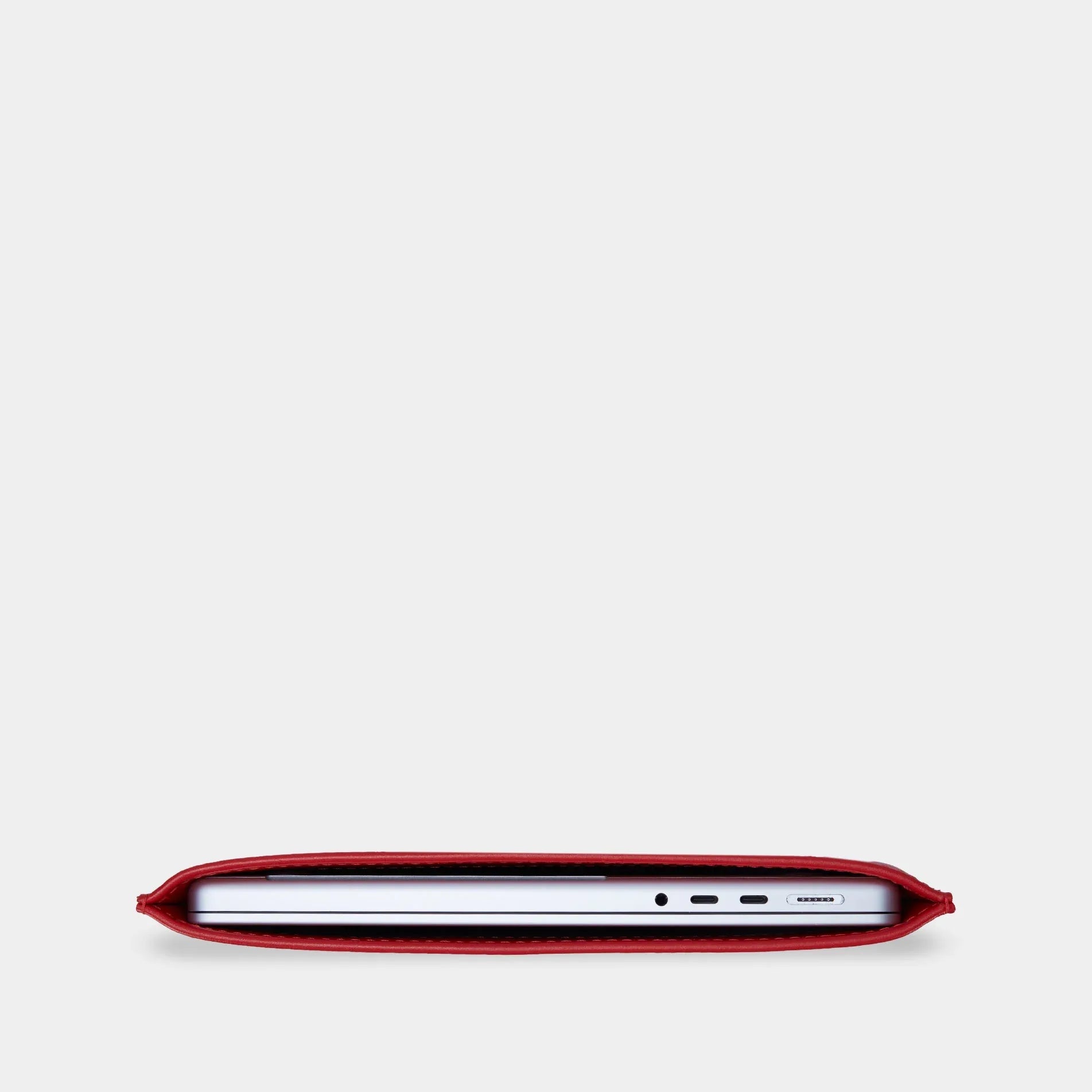 Kožené pouzdro na MacBook ClineUp z Crazy Horse kůže – detail šití | Essetia