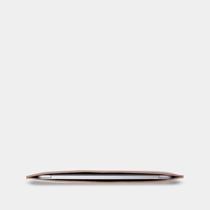 Kožené pouzdro na MacBook Cline z Crazy Horse kůže – vintage styl | Essetia