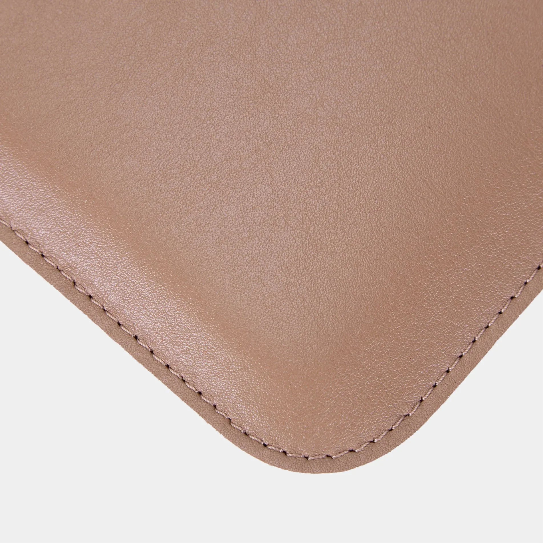 Kožené pouzdro na MacBook Cline z Crazy Horse kůže – pro MacBook Air | Essetia