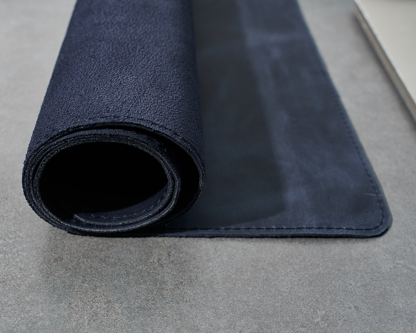 PRODESK – Elegantní kožená podložka na pracovní stůl  – 2 velikosti, 8 barev – Skladem