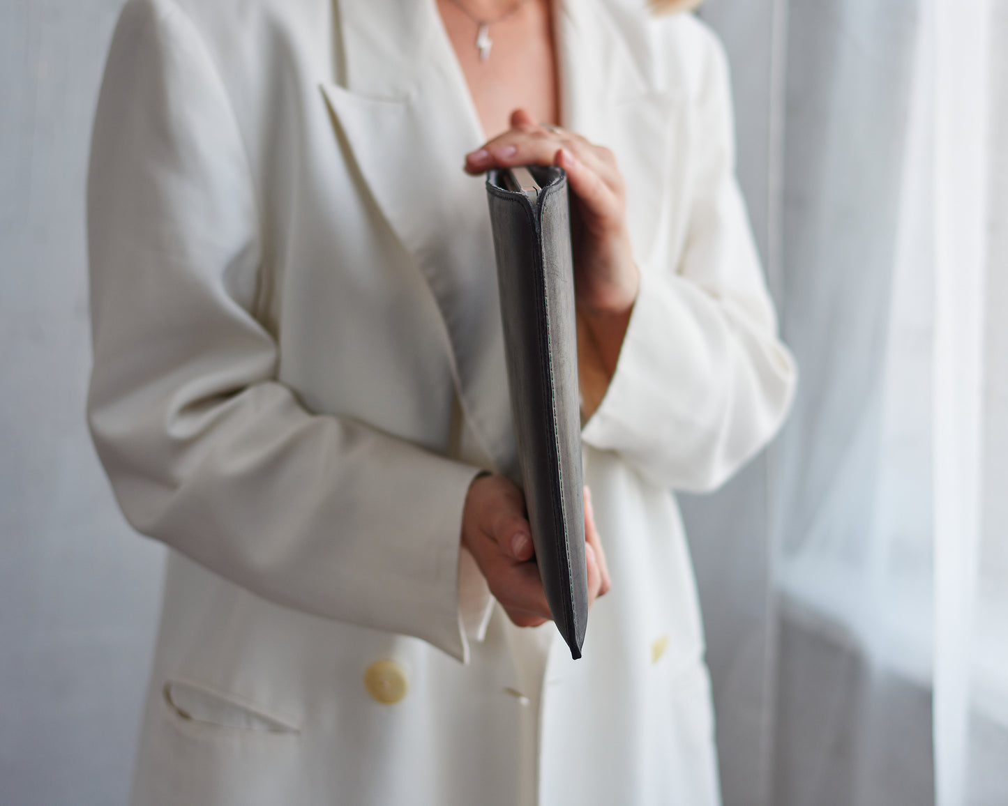 Gamma Plus - Leather MacBook sleeve with felt lining - In Stock