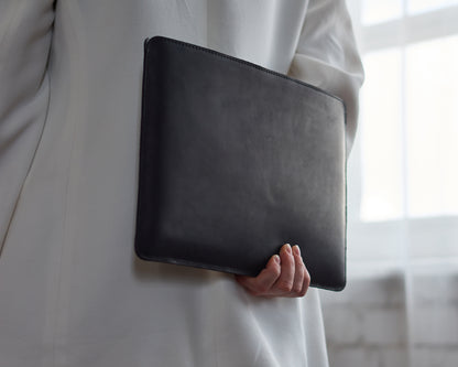 Gamma Plus - Leather MacBook sleeve with felt lining - In Stock