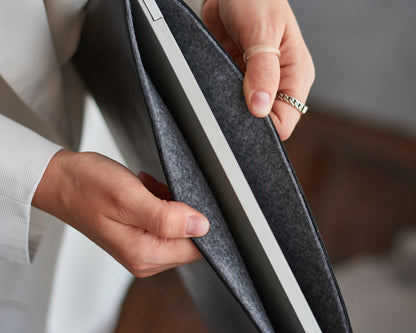 Gamma Plus - Leather MacBook sleeve with felt lining - In Stock