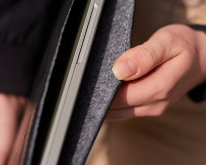 Gamma Plus - Leather MacBook sleeve with felt lining - In Stock