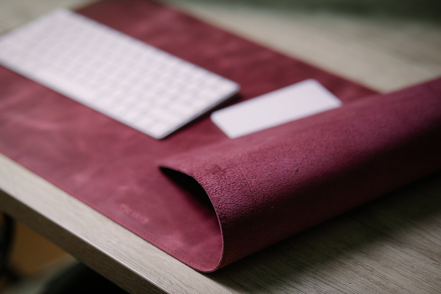 PRODESK – Elegantní kožená podložka na pracovní stůl  – 2 velikosti, 8 barev – Skladem