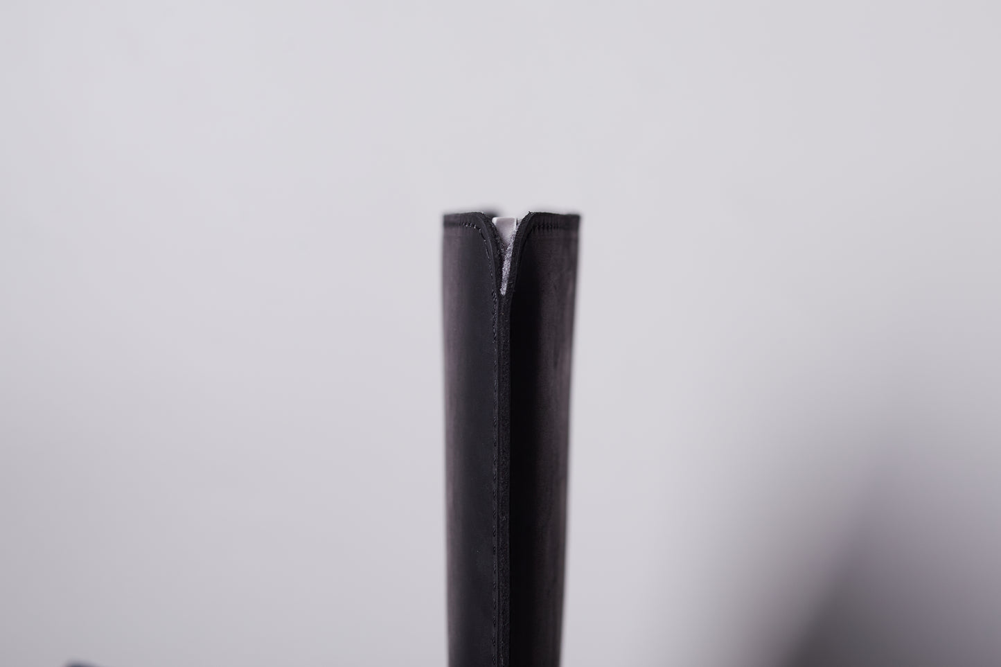 Gamma Plus - Leather MacBook sleeve with felt lining - In Stock