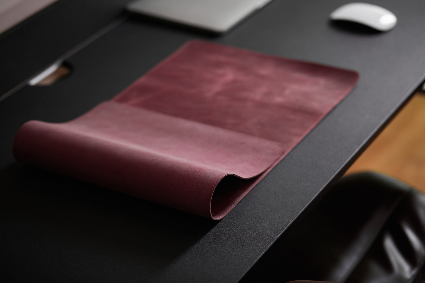 PRODESK – Elegantní kožená podložka na pracovní stůl  – 2 velikosti, 8 barev – Skladem