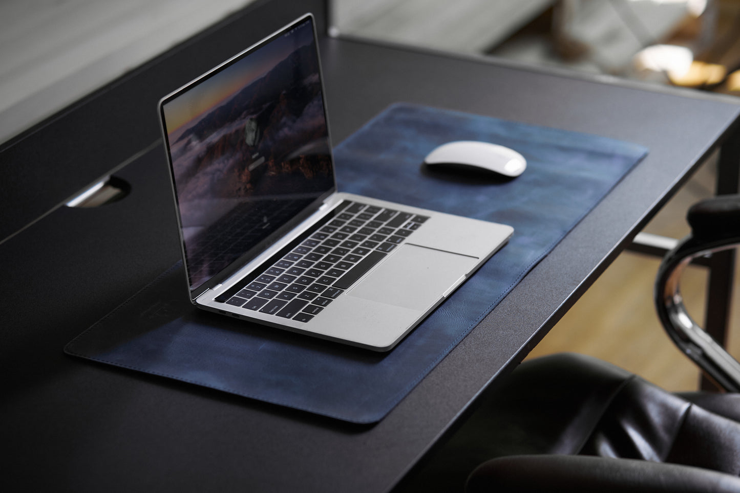 PRODESK – Elegantní kožená podložka na pracovní stůl  – 2 velikosti, 8 barev – Skladem