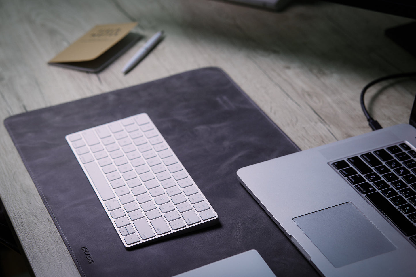 PRODESK – Elegantní kožená podložka na pracovní stůl  – 2 velikosti, 8 barev – Skladem