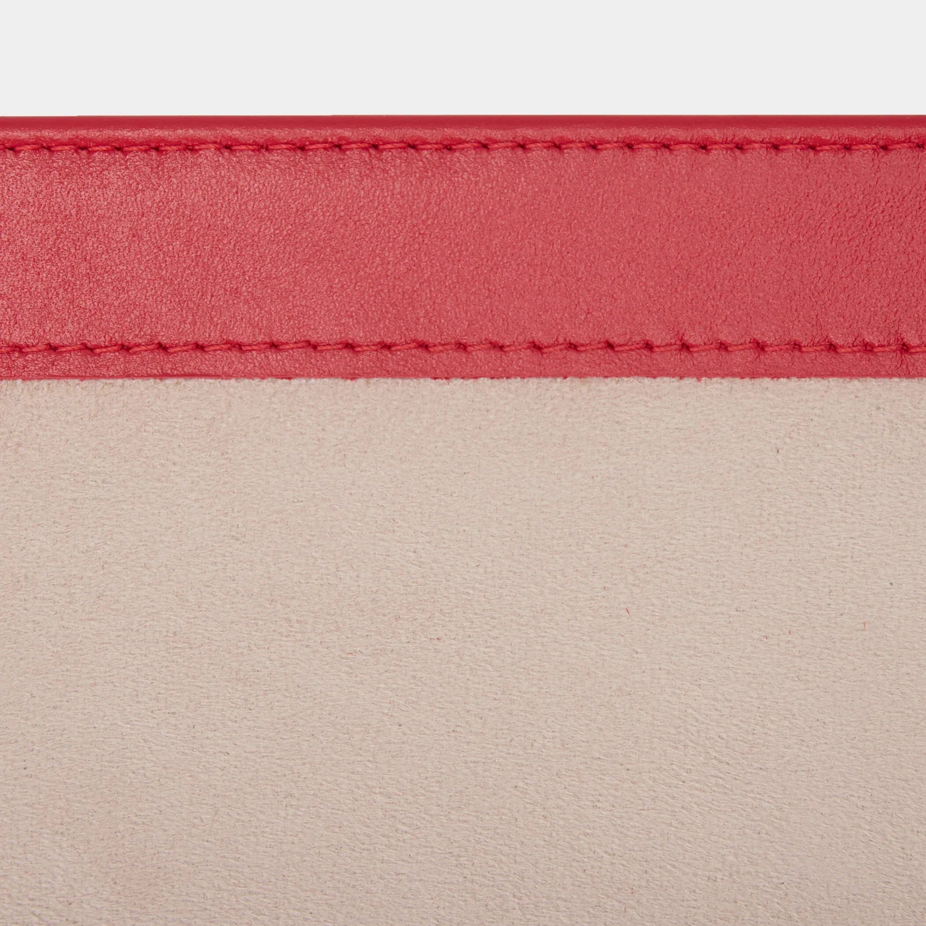 Kožené pouzdro na MacBook ClineUp z Crazy Horse kůže – v použití | Essetia