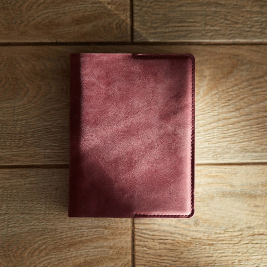 Skórzana okładka Biblii Świętej